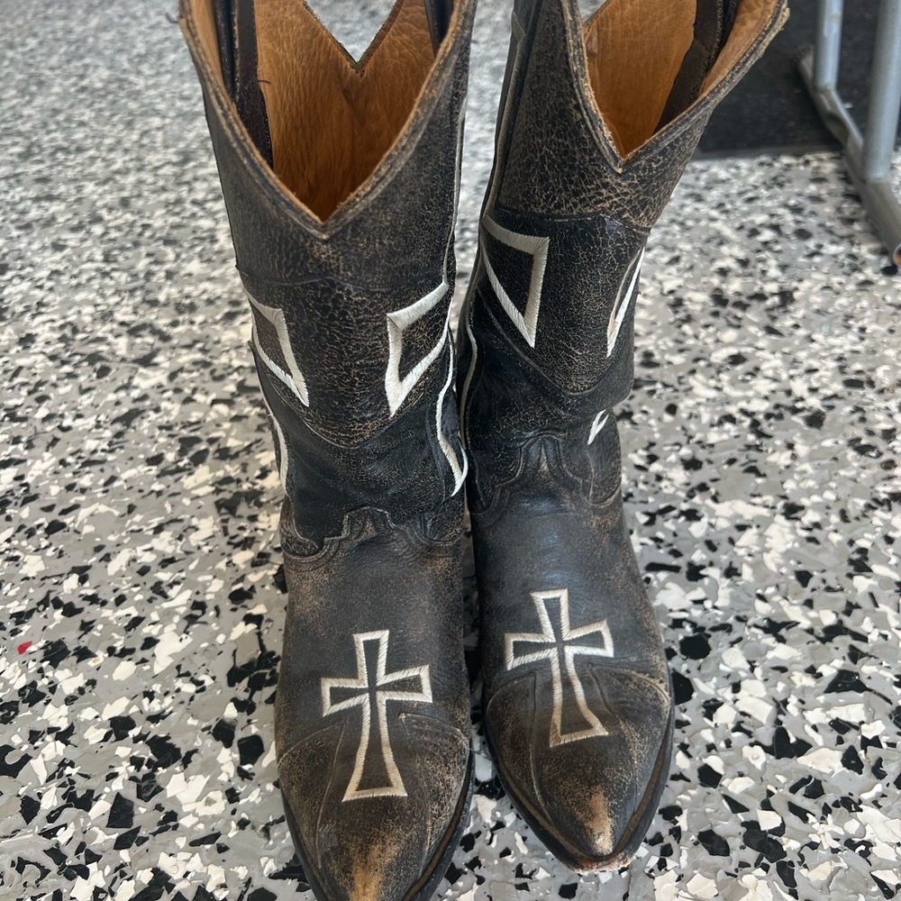 Old Gringos made in Mexico. Originally $695. Rustic look. Good condition. Size 7